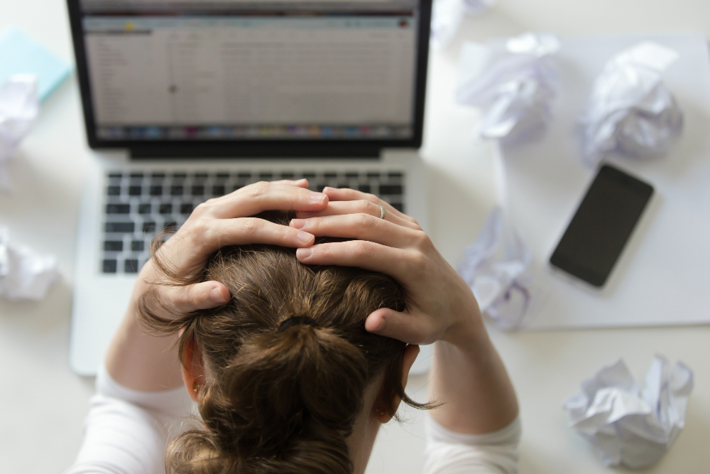 woman with crash laptop